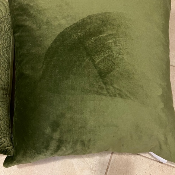 Autumn Hill velveteen olive green autumn cushions - Picture 6 of 6